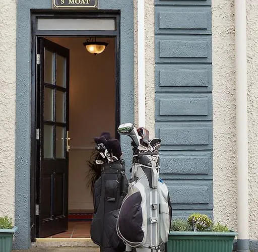 Апартаменты The Moat On The Greenway *